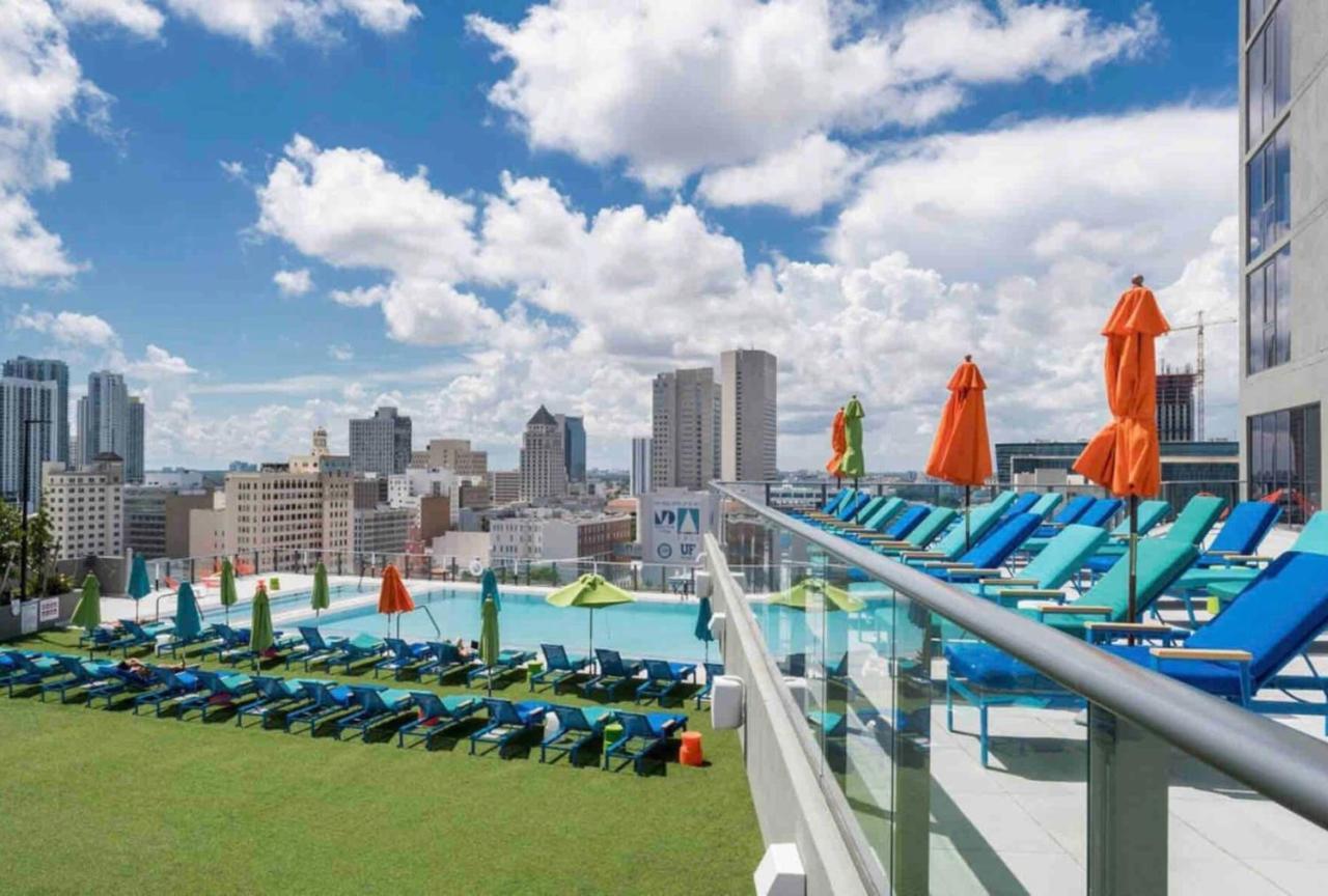 Beautiful Downtown Ocean View. Apartment Miami Luaran gambar
